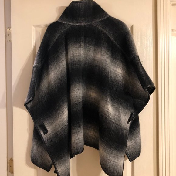 Guess by Marciano Plaid Cape Jacket - Picture 4 of 4